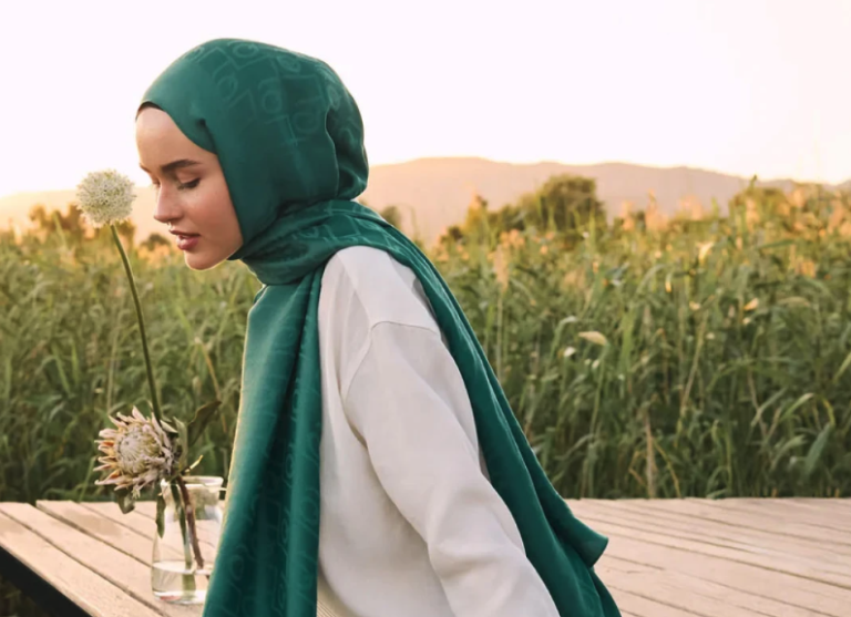 Elegance in Every Fold – Luis Wella Scarves